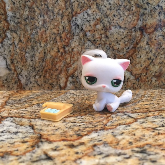 lps white cat